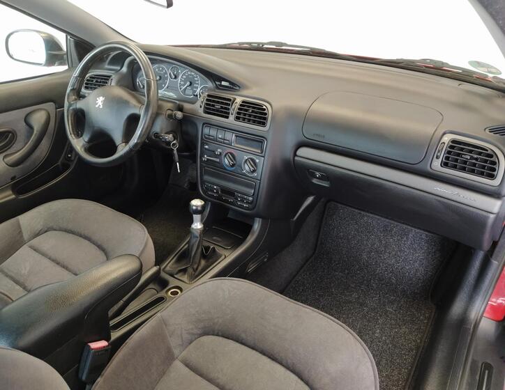 Peugeot 406 12