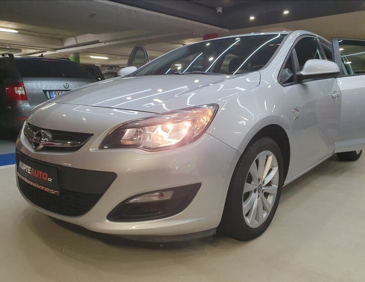 Opel Astra Hatchback 1,4 l 103 kw