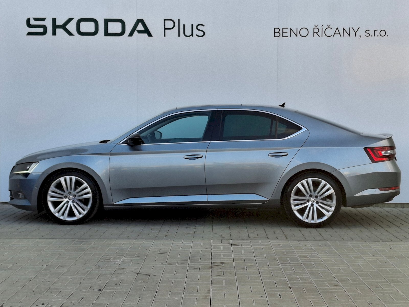 Škoda Superb Sedan / Limuzína 2,0 l 140 kw