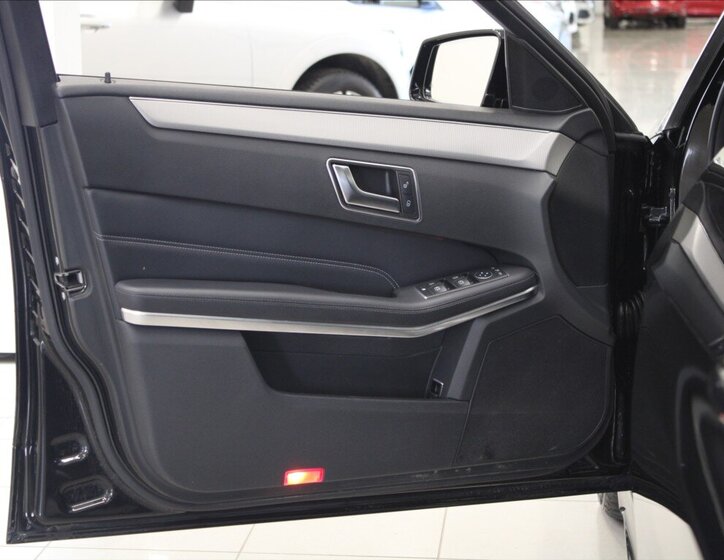 Mercedes-Benz Třídy E Kombi 3,0 l 190 kw