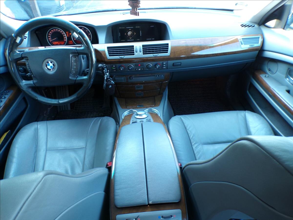 BMW Řada 7 Sedan / Limuzína 3,6 l 200 kw