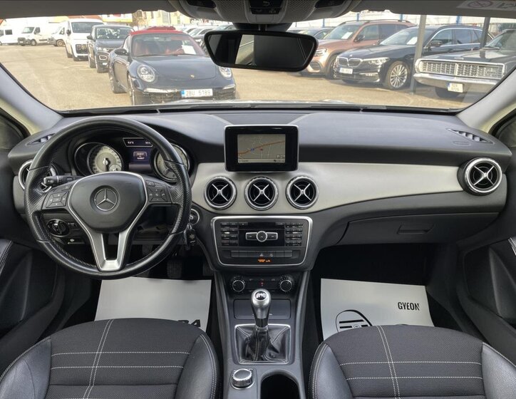 Mercedes-Benz GLA 10