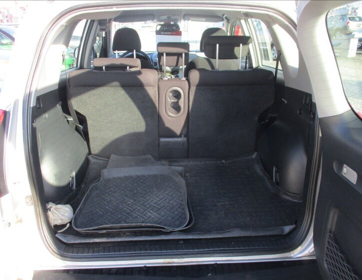 Toyota RAV4 SUV / Terénní 2,2 l 100 kw