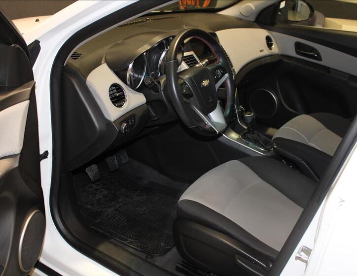 Chevrolet Cruze 10