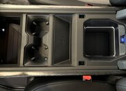 Land Rover Defender SUV 4,4 l 467 kw