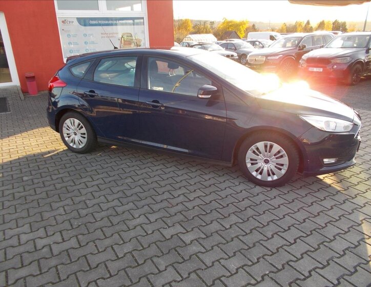 Ford Focus Hatchback 999,0 74 kw
