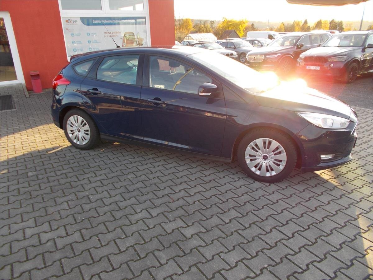 Ford Focus Hatchback 999,0 74 kw