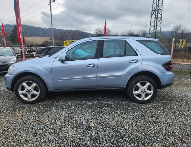 Mercedes-Benz Třídy M SUV / Terénní 3,5 l 200 kw
