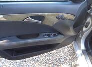 Mercedes-Benz 211 10