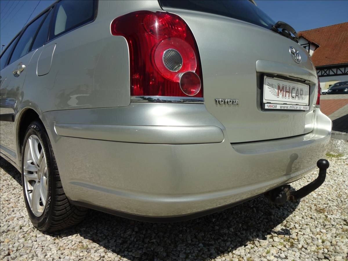 Toyota Avensis Kombi 2,0 l 93 kw