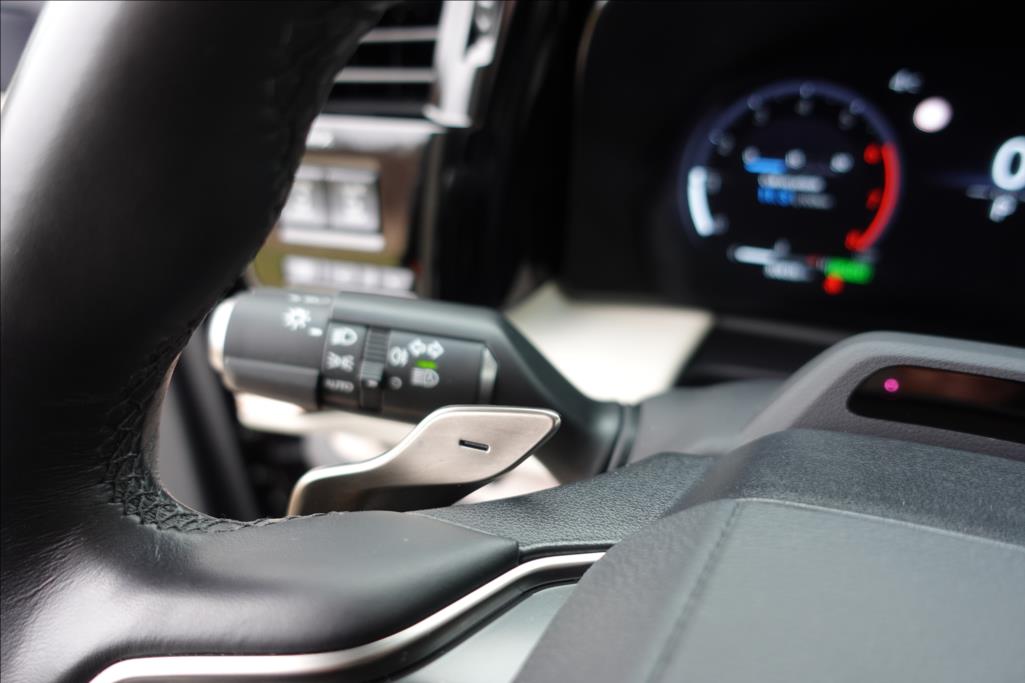 Lexus LM 350h