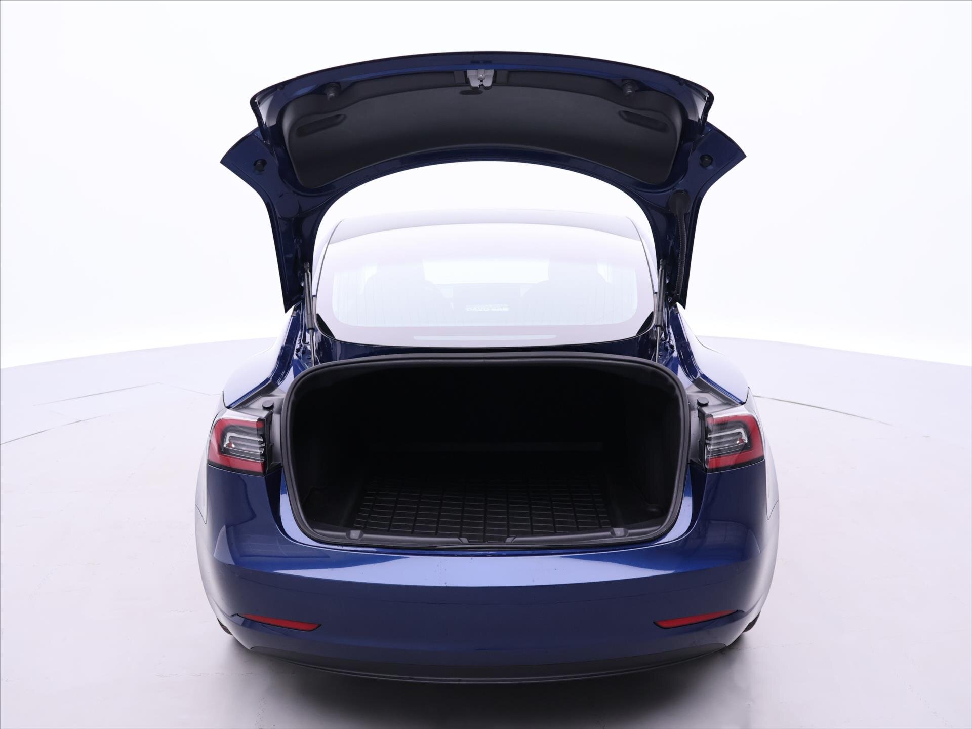 Tesla Model 3 Sedan / Limuzína 0,0 324 kw