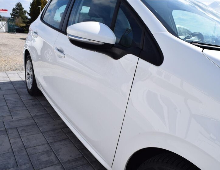 Peugeot 208 Hatchback 1,4 l 50 kw