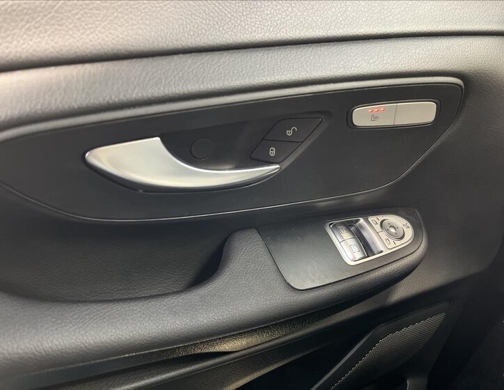 Mercedes-Benz Třídy V 12