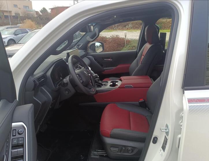 Toyota Land Cruiser 9