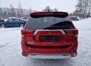 Mitsubishi Outlander SUV 2,4 l 165 kw