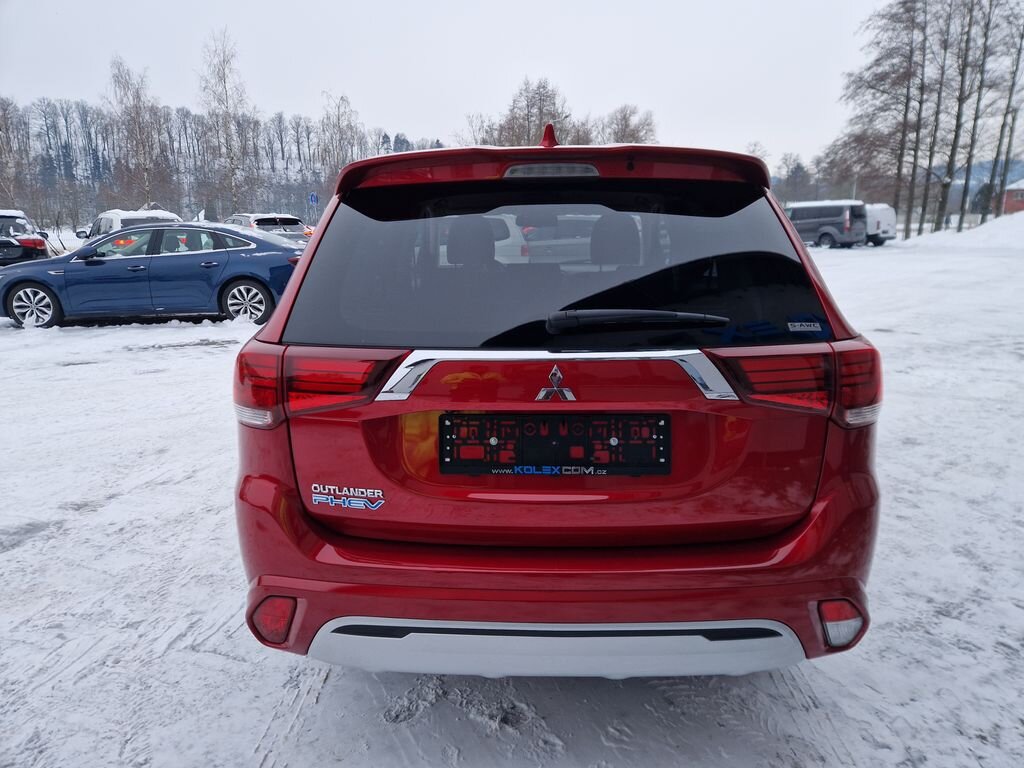 Mitsubishi Outlander SUV 2,4 l 165 kw