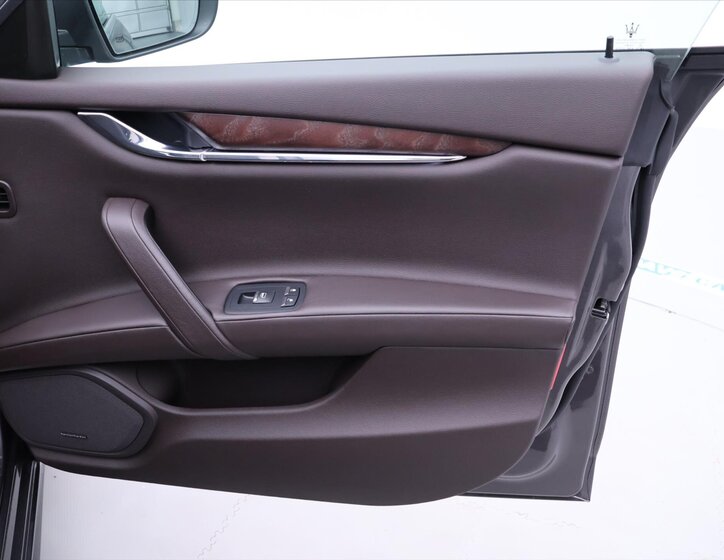 Maserati Quattroporte 14