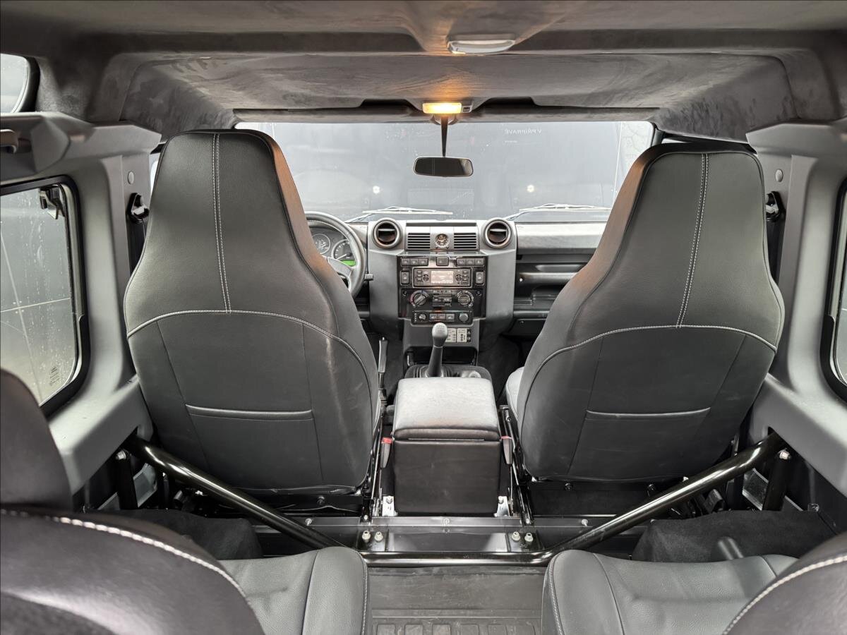 Land Rover Defender Skříň 2,2 l 90 kw