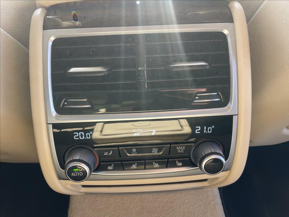 BMW Řada 7 Sedan 3,0 l 210 kw