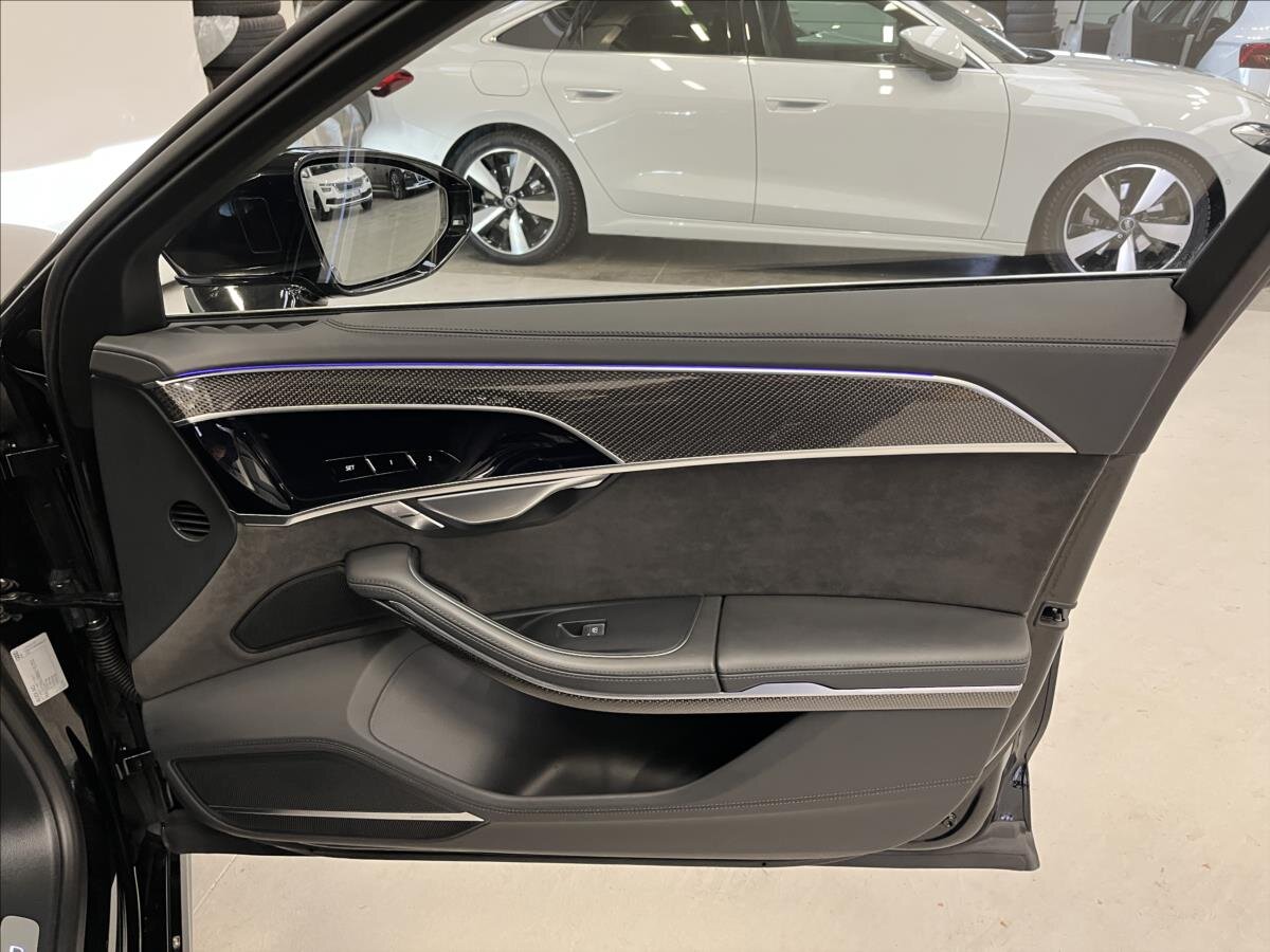 Audi S8 Sedan 4,0 l 420 kw