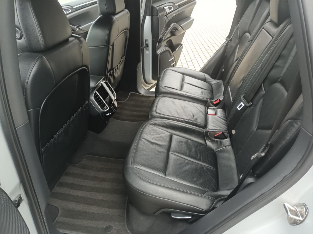 Porsche Cayenne Kombi 3,0 l 180 kw