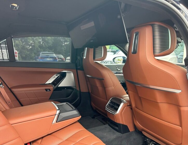 BMW i7 Sedan / Limuzína 0,0 400 kw