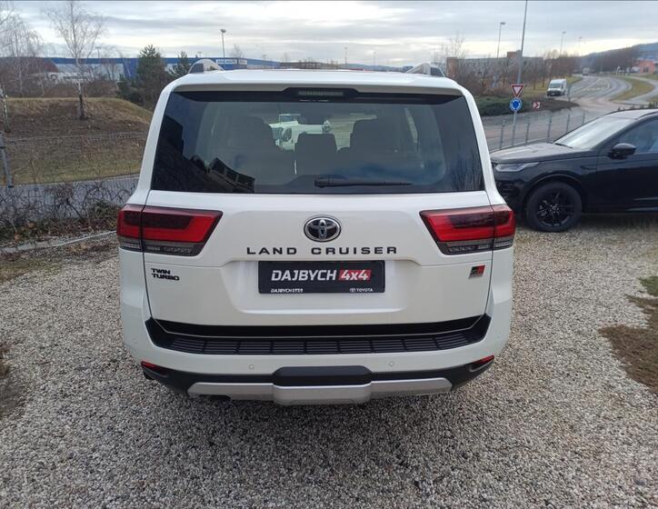 Toyota Land Cruiser 6