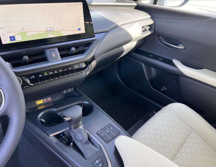 Lexus UX 250h CUV / Crossover 2,0 l 135 kw