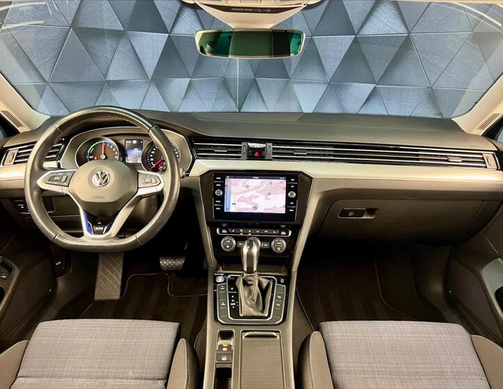 Volkswagen Passat 10