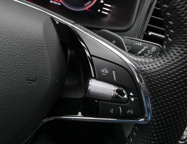 Škoda Karoq SUV 1,5 l 110 kw