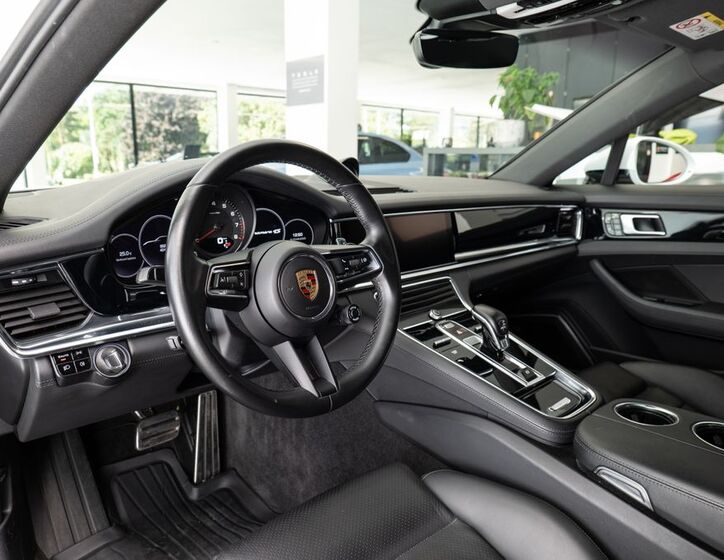Porsche Panamera 5