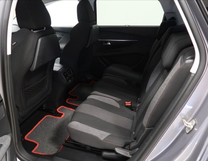 Peugeot 5008 8