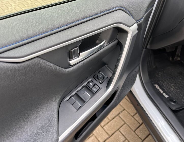 Toyota RAV4 SUV 2,5 l 131 kw