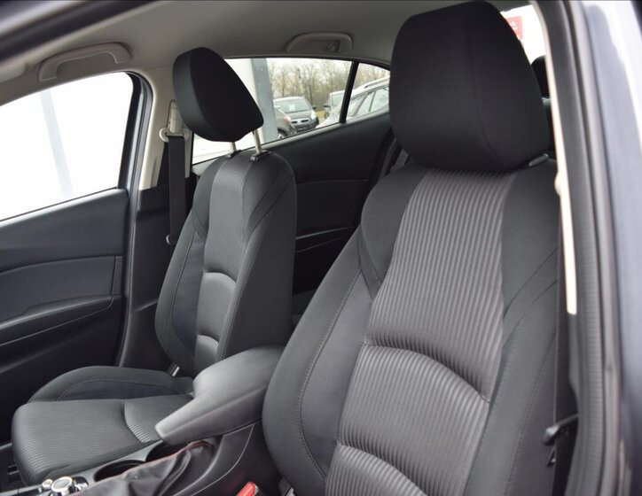 Mazda 3 Sedan 1,5 l 74 kw