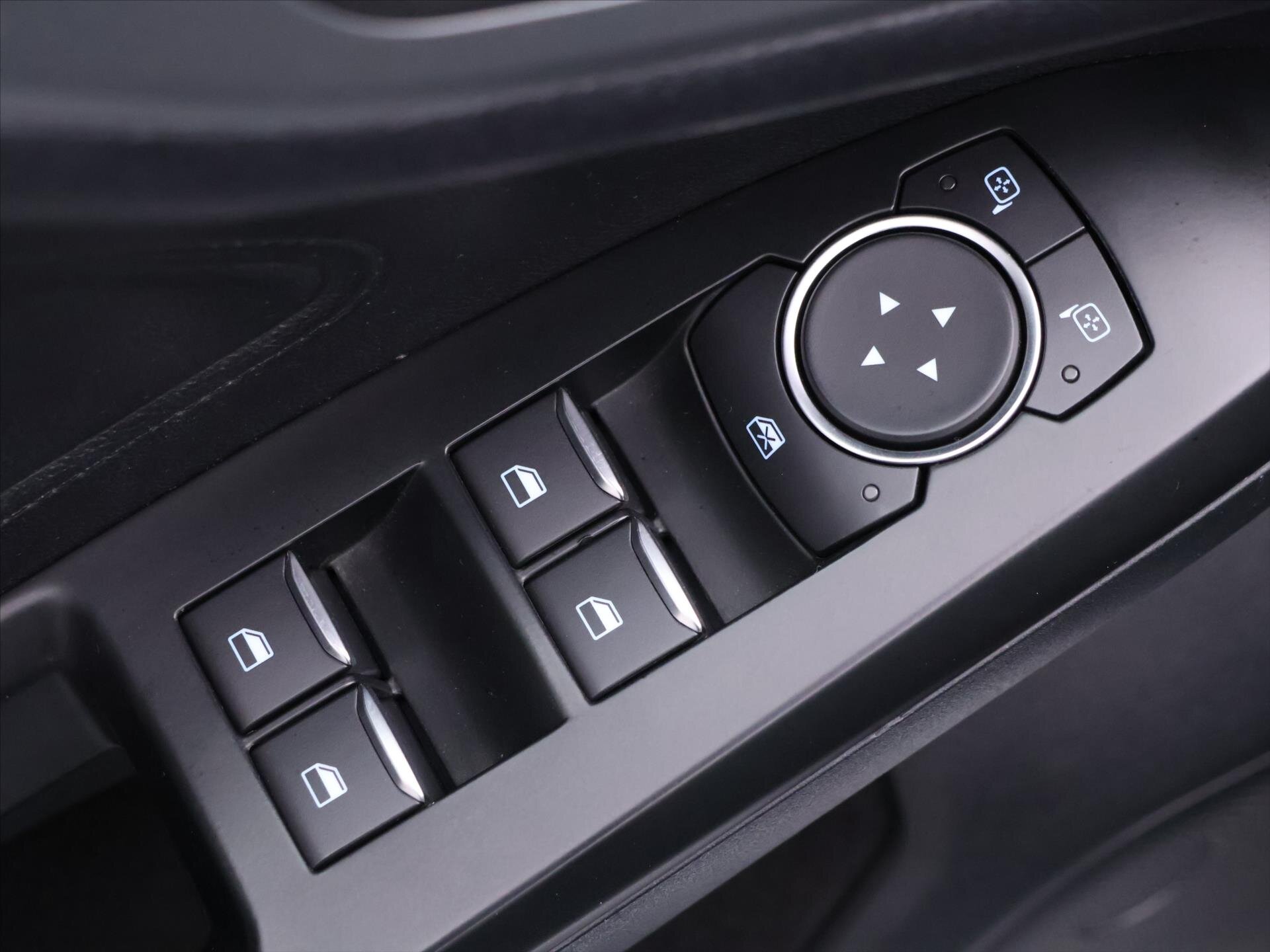 Ford Focus Kombi 999,0 74 kw