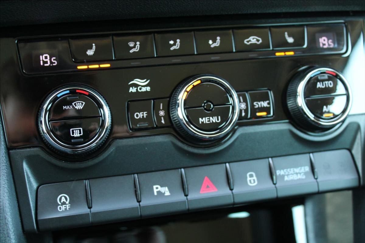 Škoda Karoq SUV / Terénní 1,5 l 110 kw