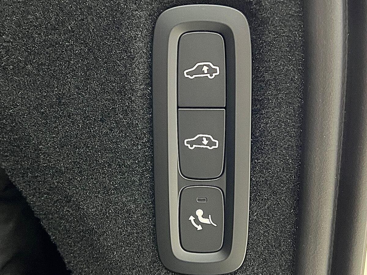 Volvo XC90 SUV / Terénní 2,0 l 335 kw