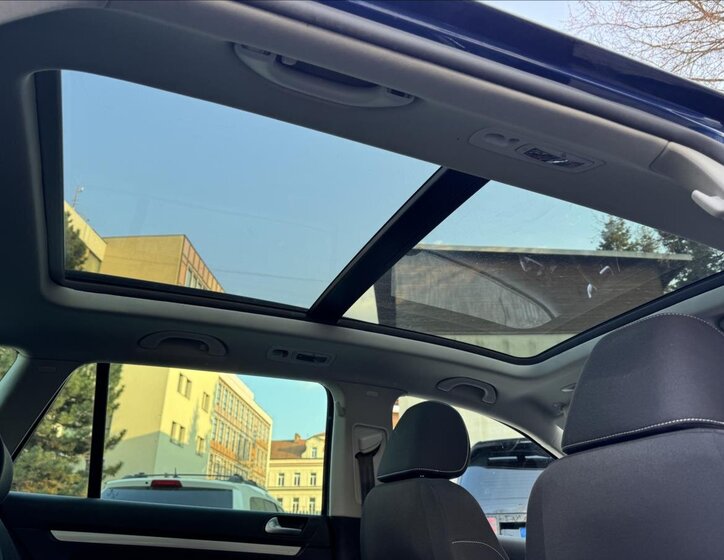 Volkswagen Golf Kombi 1,6 l 77 kw