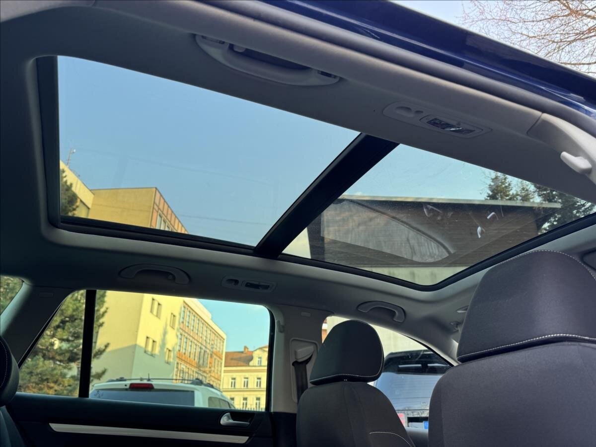 Volkswagen Golf Kombi 1,6 l 77 kw