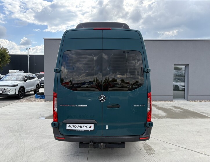 Mercedes-Benz Sprinter 4