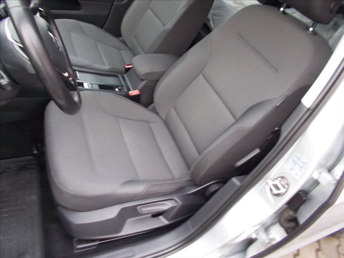 Volkswagen Golf Hatchback 1,6 l 77 kw