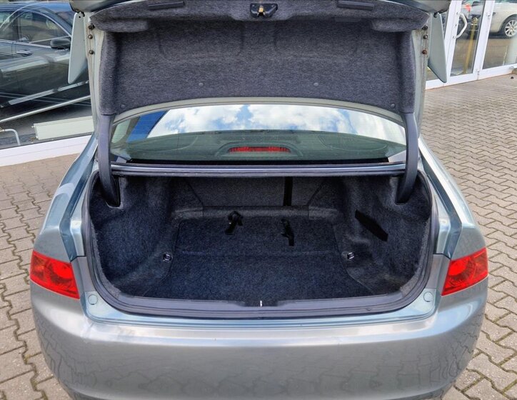 Honda Accord Sedan / Limuzína 2,0 l 114 kw