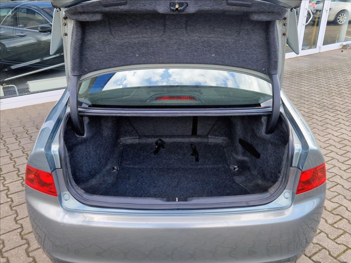 Honda Accord Sedan / Limuzína 2,0 l 114 kw