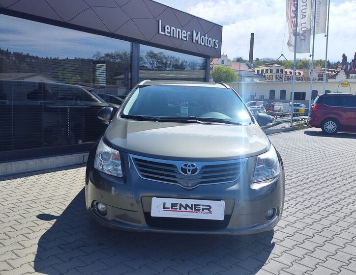 Toyota Avensis Kombi 2,0 l 93 kw
