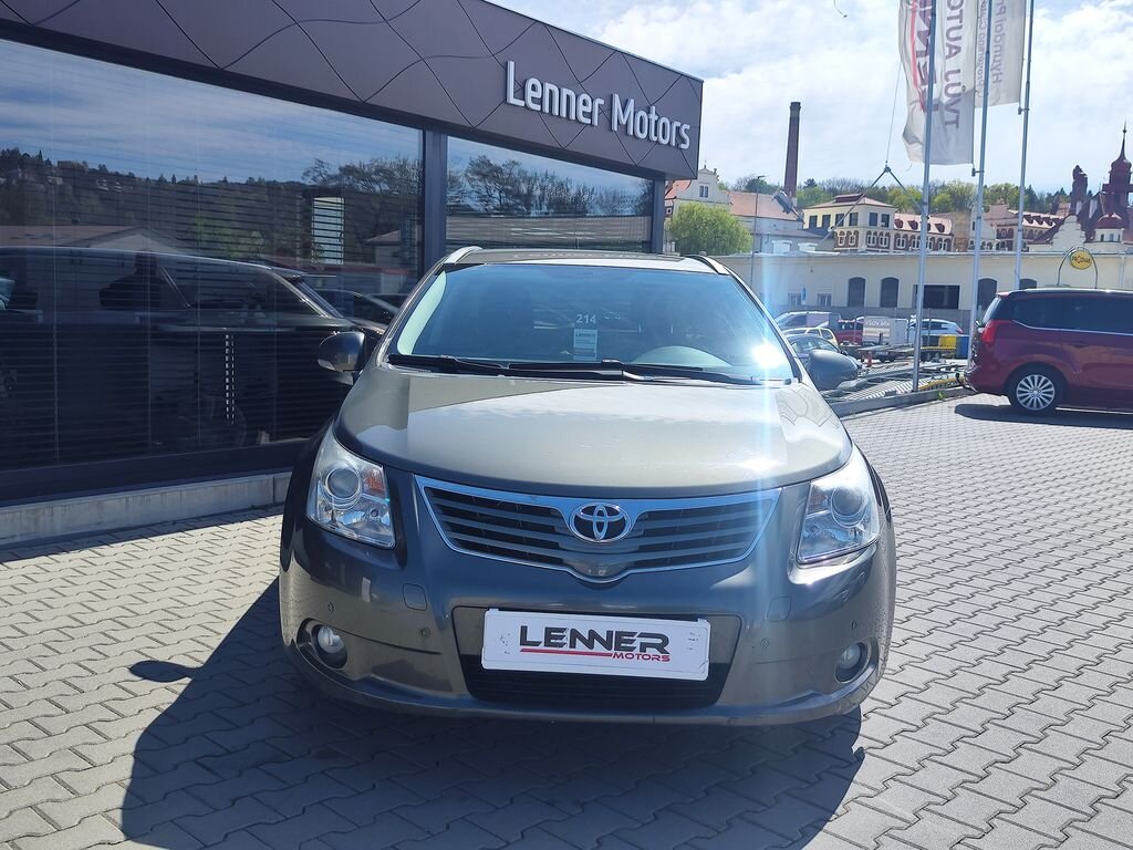 Toyota Avensis Kombi 2,0 l 93 kw
