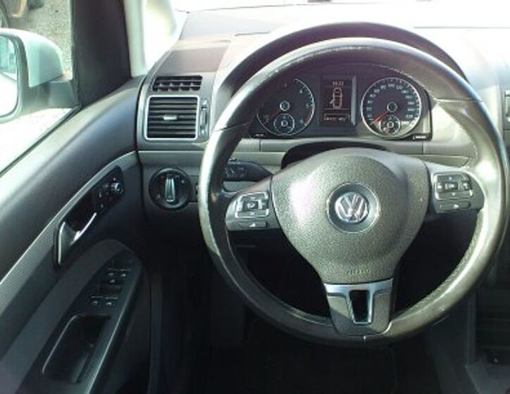 Volkswagen Touran 12