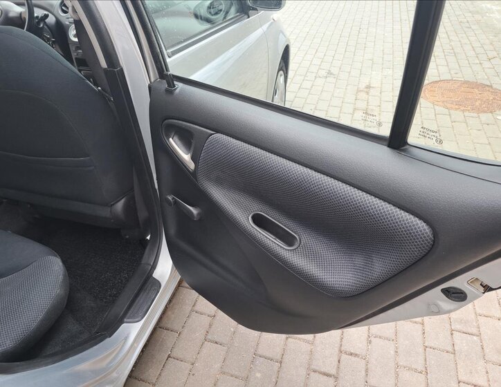 Toyota Yaris Hatchback 1,4 l 55 kw