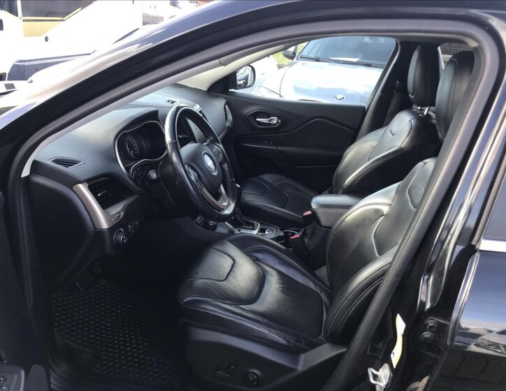 Jeep Cherokee Kombi 2,0 l 125 kw