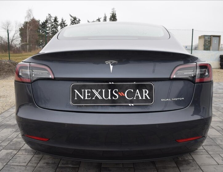 Tesla Model 3 Sedan 0,0 366 kw